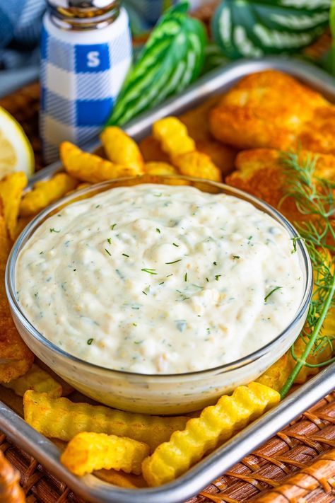 Easy Tartar Sauce (Homemade Recipe) Dill Tartar Sauce Recipe, Homemade Tartar Sauce Easy, Best Tartar Sauce Recipe, Turtle Cheesecake Recipe, Recipe For Tartar Sauce, Easy Tartar Sauce, Tartar Sauce Recipe, Homemade Crab Cakes, Turtle Cheesecake Recipes