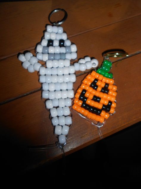 GHOST AND A PUMPKIN Pony Bead Ghost Pattern, Pony Bead Patterns Halloween, Pony Bead Halloween Patterns, Beaded Ghost Pattern, Beaded Pumpkin, Kandi Pumpkin Tutorial, Bead Ghost, Beaded Pumpkin Keychain, Beaded Keychains Patterns