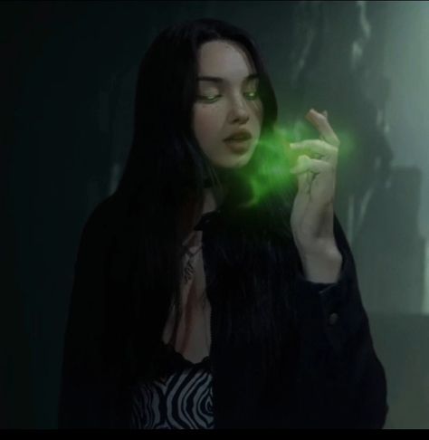 Chaos Magic Aesthetic, Emerald Witch, Green Powers, Queen Of Fire, Green Witch Aesthetic, W.i.t.c.h Fanart, Pretty Gif, Light Skin Men, The Secret World