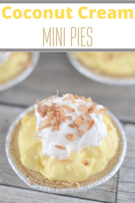 Mini Chocolate Pie, Thanksgiving Desserts Pie, Coconut Cream Pie Easy, Cream Pie Filling, Mini Pie Recipes, Pie Recipe Easy, Coconut Cream Pie Recipes, Mini Pie, Coconut Pie