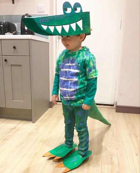 Cardboard Crocodile Costume, Crocodile Mask Diy, Crocodile Costume Diy, Diy Crocodile, Gruffalo Costume, Alligator Costume, Freehand Crochet, Crocodile Costume, Diy Baby Costumes