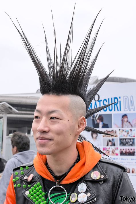 Ok, this is just freaken COOL!!! ;) Hehehehe!!! (Still want the peach fuzz, but it's still cool! ;) LOL) Long Hair Mohawk, Harajuku Hairstyle, Beard Cut Style, Long Mohawk, Mohawk For Men, Mohawk Hairstyle, Boys Hairstyles, Mohawk Haircut, Mohawk Hairstyles Men