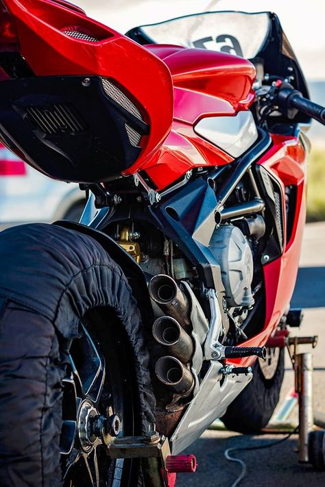 MV Agusta F3 675 - Track day Mv Agusta F3, Mv Agusta Dragster, Ducati 848 Evo, Range Rover Svr, Moto Wallpapers, Ducati Motor, Ducati 848, Bike Drawing, Bmw S1000rr