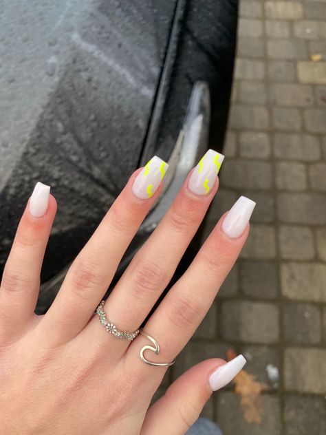 Lightning bolt nails #nails #offwhitenails #yellownails #naildesign #lightningnails Softie Nails, Cheerleader Nails, Nails With Lightning Bolt, Cheerleading Nails, Cabo Nails, Bolt Nails, Lightning Bolt Nails, Lightning Nails, Teen Nails