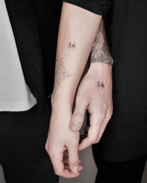 Weeknd Inspired Tattoos, The Weeknd Inspired Tattoos, Couples Hand Tattoos, The Weeknd Tattoo, Xo Tattoo, Couple Tattoos Unique, Inspired Tattoos, Matching Couple Tattoos, Tattoo Font