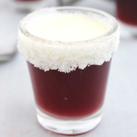 Chambord Shots Chambord Shots, White Shots, Jammy Dodgers, Raspberry Cookies, Raspberry Liqueur, Cookie Flavors, Festive Drinks, Shot Recipes, Cocktail Recipes Easy