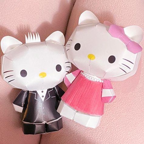 Hello Kitty Arts And Crafts, Kitty Paper Craft, Diy Crafts For Bf, Bf Present Ideas, Hello Kitty Papercraft, Girlfriend Crafts, Kitty And Daniel, Hello Kitty And Dear Daniel, Gifts For Bf