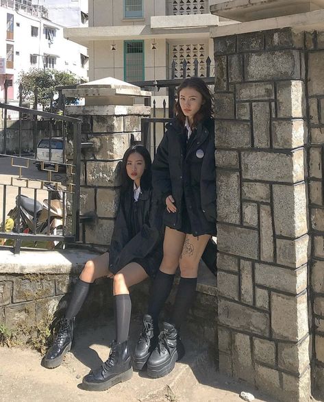 原色 on Twitter: "ig: naomiroestel & sadnessismybestestfriend_… " Private School Uniforms, Boarding School Aesthetic, School Uniform Outfits, School Dresses, Private School, Rich Girl, Looks Style, Preppy Outfits, Looks Vintage