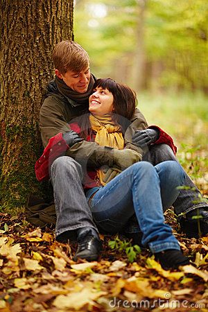 Romantic Couple Sitting Under A Tree Together People Sitting Under Tree, Sitting Between Legs Couple Pose, Sitting Hug Couple, Couple Sitting Reference, Sitting Under A Tree Drawing Reference, Couple Sitting Poses Reference, Couple Sitting Under Tree, Two People Sitting Together, Couples Sitting Together