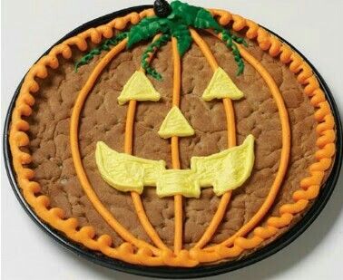 Giant Chocolate Chip Cookie Decorated for Halloween Fall Message Cookie Ideas, Large Cookie Decorating Ideas, Fall Themed Cookie Cake, Cookie Cake Decorating Ideas Halloween, Halloween Cookie Cakes Ideas, Fall Cookie Cakes Decorated, Cookie Cake Halloween, Halloween Message Cookies, Giant Cookie Decoration Ideas