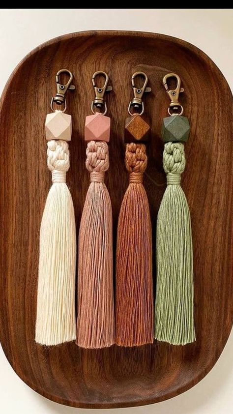 Fun Macrame Ideas, Tassen Hanger, Macrame Crafts, Simpul Makrame, Wall Decor Macrame, Macrame Tassel, Pola Macrame, Plant Hanger Macrame, Macrame Wall Hangings