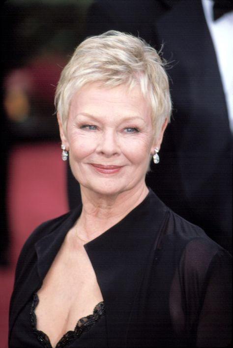 Judi Dench is listed (or ranked) 40 on the list 50 Celebrities Who Never Had Plastic Surgery Judy Dench Hair, Judy Dench, Kort Bob, Short Hair Pixie Cuts, Judi Dench, Super Short Hair, Short Grey Hair, Mom Hairstyles, Short Hair Over 60