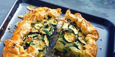 Courgette Pie, Veggie Pie Recipe, Vegetarian Pie Recipes, Courgette Recipes, Pie Pastry Recipe, Puff Pastry Recipes Savory, Vegetarian Pie, Courgette Pasta, Veggie Pies