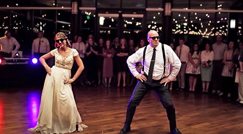 Father & Bride Electrify Crowd When Tender Dance Takes Insanely Epic Turn Mother Son Wedding Dance, Father Daughter Wedding, Father Daughter Dance Songs, Mother Son Dance, Wedding Playlist, Funny Wedding Photos, Utah Bride, Last Moment, Father Daughter Dance