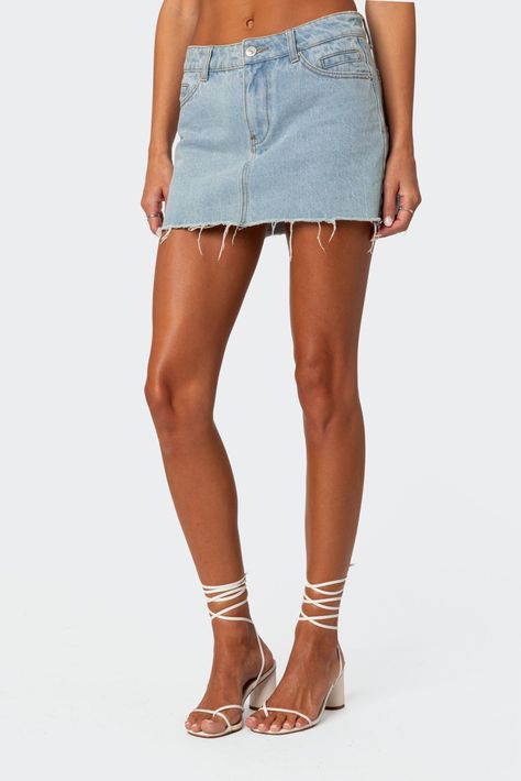 Low Rise Denim Skirt, Jean Skirt Outfits, Effortless Outfit, Jean Mini Skirts, Miniskirt Outfits, Swimwear Dress, Weekend Plans, Denim Mini, Denim Mini Skirt