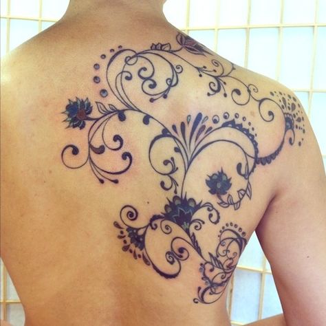 Hip Tattoos For Girls, Feminine Back Tattoos, Upper Back Tattoos, Filigree Tattoo, Vine Tattoos, Mermaid Tattoo, Tattoo Women, Shoulder Tattoos For Women, Back Tattoo Women