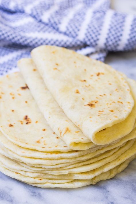 The BEST Tortilla Recipe! These homemade flour tortillas are soft and easy to make. Post includes how to make whole wheat tortillas. Fluffy Flour Tortilla Recipe, Pizza Recipes Videos, Pizza Recipes Vegetarian, Soft Tortilla Recipe, Cheese Pizza Recipes, Easy Tortilla Recipe, Homemade Tortilla Recipe, Tortilla Recipes, Homemade Flour