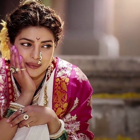 Kashi Priyanka Chopra Kashi Bai, Saree Hairstyle, Bollywood Makeup, Saree Hairstyles, Nauvari Saree, Bridal Hair Buns, Saree Poses, Bollywood Outfits, Indian Photoshoot