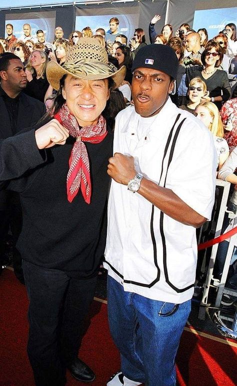 The long haired Jackie Chan winning Best Onscreen Duo with Chris Tucker on their movie "Rush Hour" by the online voters choice, unfortunately Chris wasn't here at the red carpet and media interview so JC comes through because many Americans wanted to know about him as the succeed Asian action star. Chris Tucker Jackie Chan, Jackie Chan Chris Tucker, Rush Hour Costumes, Rush Hour Aesthetic, Chackie Chan, Rush Hour 3, Chris Tucker, Mtv Movie Awards, Hip Hop Art