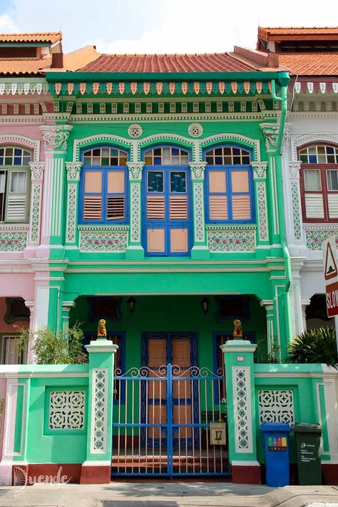 Explore the colourful culture of the Peranakan people in Singapore. Their unique blend of Chinese and Southeast Asian cultures makes for a divine vibrant including architecture, textiles and porcelain, and delicious food. #singapore #singaporetravel #asiatravel #culturaltravel Peranakan House Interior, Peranakan House, Singapore House, Baba Nyonya, Colourful Aesthetic, Singapore Architecture, Holiday In Singapore, Urban House, Asian House