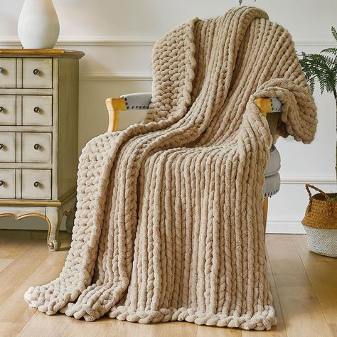 Small crochet blanket free patterns Cable Knit Crochet, Unique Crochet Blanket, Cable Knit Blankets, Chunky Knit Throw Blanket, Crochet Throw Pattern, Modern Blankets, Chenille Throw, Chunky Knit Throw, Crochet Throw Blanket