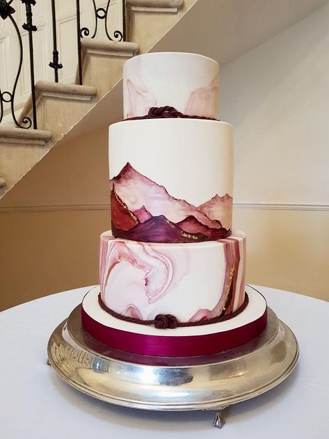 Wedding Cakes Wine Color, Simple 3 Tier Cake, Burgundy And Gold Cake, Wine Wedding Cake, Burgundy Cake, Wedding Cakes Maroon, Painted Mountains, Burgundy Marble, Hand Painted Wedding Cake