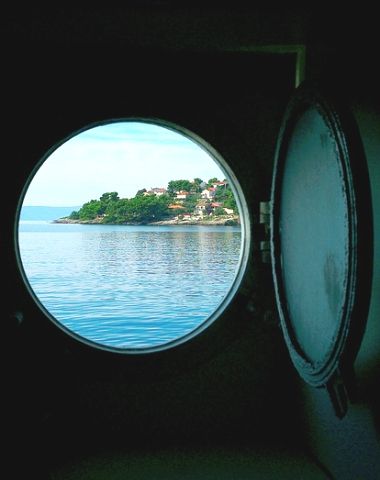 Ship porthole... Get one for your home: http://www.completely-coastal.com/2012/08/porthole-windows-for-your-home-door-for.html Hublot Bateau, Cruise Mediterranean, Ship Porthole, Cruise Italy, Porthole Window, Sailing Holidays, Linocut Printmaking, New Year Resolutions, Window Ideas