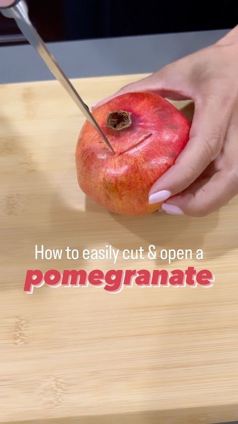 How to cut and open a pomegranate—without making a mess! @melissasproduce and I teamed up to show you this super easy hack! Let’s do it in… | Instagram Cut Pomegranate How To, Pomegranate How To Open, How To Open A Pomegranate Simple, How To Cut A Pomegranate Easy, How To Open A Pomegranate, Opening Pomegranate, How To Cut A Pomegranate, Cut Pomegranate, Open A Pomegranate