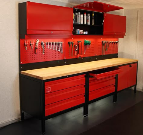 Wonderful & organized!!! Motorcycle Garage Workshop, Rifacimento Garage, Officine In Garage, Plan Garage, Garage Workbench, Cool Garages, Motorcycle Garage, Garage Work Bench, Garage Makeover