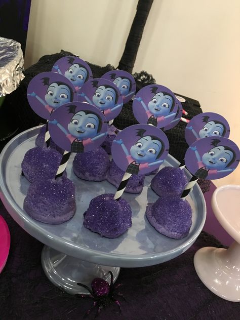 Vampirina Cake pops Cookie Dough Ideas, Vampirina Cake, Vampirina Birthday Party, Vampirina Party, Vampirina Birthday, Dough Ideas, 3rd Birthday Party Ideas, Social Butterfly, Halloween 2