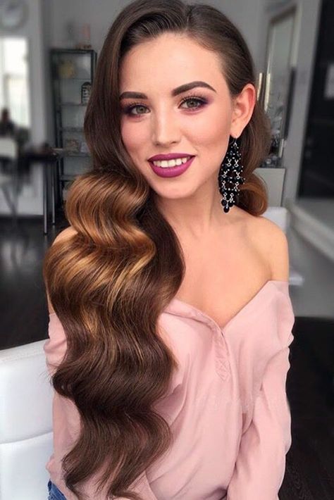 Timeless Bridal Hairstyles ❤ See more: http://www.weddingforward.com/timeless-bridal-hairstyles/ #weddingforward #bride #bridal #wedding Vintage Prom Hair, Holly Wood, Brunette Ombre, Vintage Curls, Vintage Waves, Prom Hairstyles For Long Hair, Super Hair, Fancy Hairstyles, Long Wavy Hair