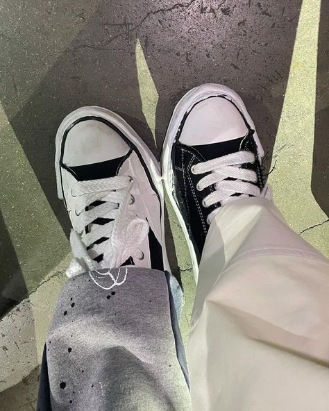 Monochrome Aesthetic, Seventeen Instagram, Diamond Life, Seventeen Jun, Seventeen Debut, Pledis 17, Chuck Taylor Sneakers, Instagram Update, Vans Sneaker