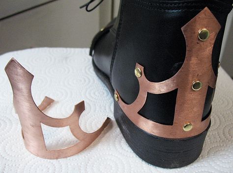 How to make your own steampunk boots. Airship Captain, Steampunk Clothes, Moda Steampunk, Steampunk Costumes, Steampunk Shoes, Steampunk Boots, Mode Steampunk, Steampunk Airship, Steampunk Ideas