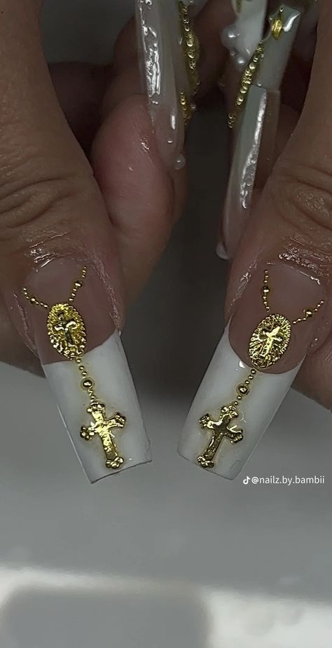 Mother Mary Nails, Rosary Nails Designs, Crucifix Nails, Christian Nails Designs, Gold Long Nails, Nails With Chains, Church Nails, God Nails, Virgin Mary Nails