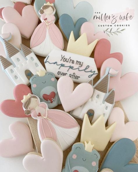 Fairy Tale Cookies Decorated, Princess Cookies Ideas, Princess Birthday Cookies Decorated, Happily Ever After Cookies, Castle Cookies Decorated, Princess Party Cookies, Princess Cookies Decorated, Castle Cookies, Fairytale Cookies