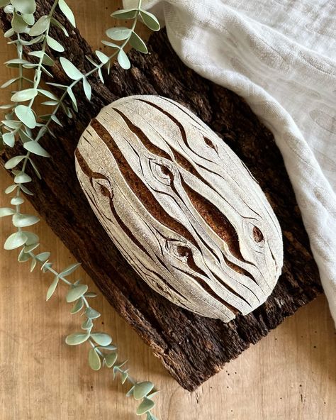 Thanksgiving Bread Design, Sourdough Loaf Design, Pretty Sourdough Scoring, Scoring Bread Patterns, Christmas Sourdough Scoring, Sourdough Scoring Designs, Sourdough Design, Scoring Patterns, Bread Scoring Patterns