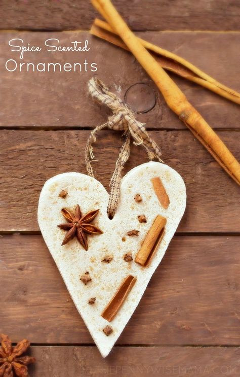 Kids Crafts Ornaments, Toddler Ornaments, Scented Ornaments, Ornaments Diy Kids, Xmas Projects, Christmas Diy Kids, Diy Scent, Gingerbread Diy, Waldorf Crafts