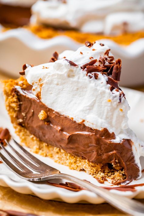 Pie Homemade, Chocolate Cream Pie Recipe, Cocoa Powder Cookies, Food Charlatan, Chocolate Cream Pie, Chocolate Curls, Cream Pie Recipes, Chocolate Pie, Chocolate Pies