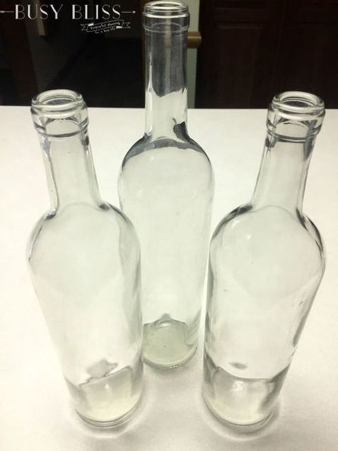 the simple way to make decorative wine bottles Decorative Wine Bottles, Mom Crafts, Liquor Bottle Crafts, Old Wine Bottles, Empty Glass Bottles, Empty Wine Bottles, Diy Glass Bottle Crafts, Painted Wine Bottles, Wine Bottle Diy