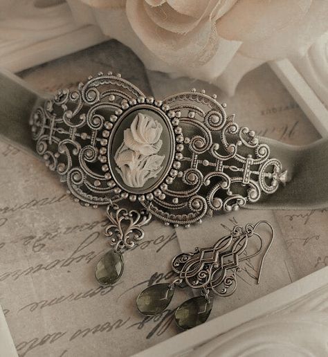 Dr Accessories, Edwardian Aesthetic, Moda Vintage, Art Challenge, Victorian Era, Pocket Watch, Palace, Macrame, Cute Outfits