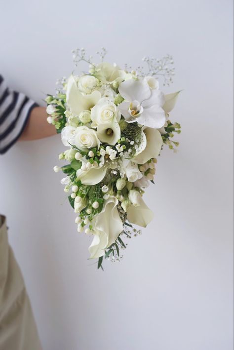 Wedding Bouquet Waterfall, Small Cascade Bouquet, Tuberose Wedding Bouquet, Waterfall Bridal Bouquet, Elegant Bridal Bouquets, Brides Flowers Bouquet, White Rose Wedding Bouquet, Irregular Plurals, Wedding Motifs