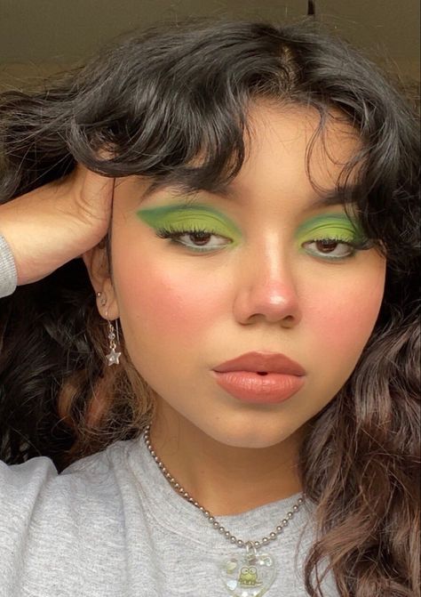 Drag Make-up, Green Makeup, Edgy Makeup, Cute Makeup Looks, Makeup Eye Looks, Creative Eye Makeup, Creative Makeup Looks, Army Veteran, Eye Makeup Art