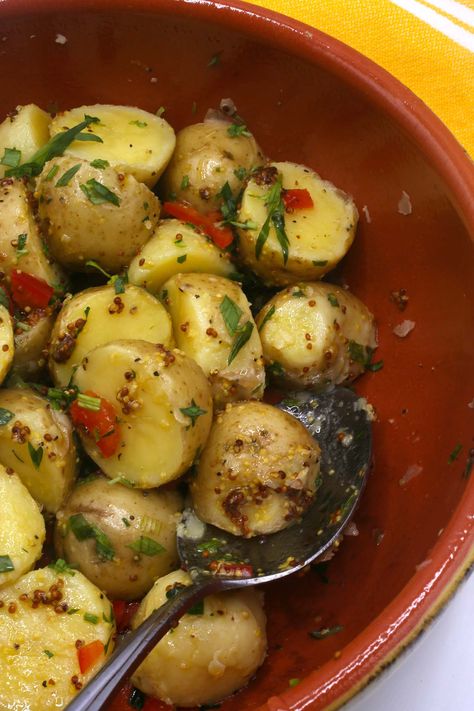 Potato Salad (no mayonnaise) No Mayo Potato Salad, Cashew Mayo, Mayo Potato Salad, Buffet Recipes, Vegan Potato Salad, How To Make Potatoes, Potato Salad Recipe, Salad Dishes, Vegan Potato