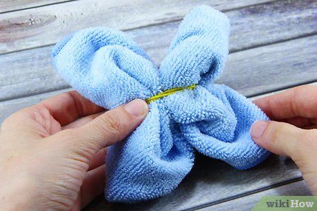 Butterfly Towel Folding, Folding Washcloths Fancy, Butterfly Washcloth, Towel Animals How To Fold, Washcloth Butterfly, Towel Animals How To Fold Easy, Folding Washcloths, Decorate For Spring, How To Make Butterfly