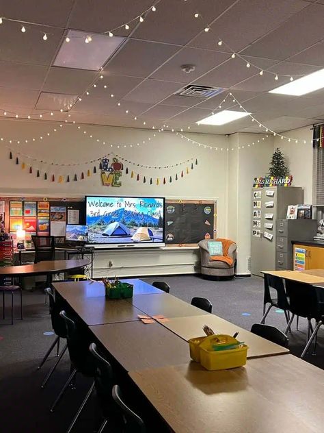 Classroom Lighting Ideas, Room Diy Projects, Classroom Lighting, Affirmations For Teachers, Classroom Ceiling, Teaching Classroom Decor, Modern Teacher, Calm Classroom, Teachers Room