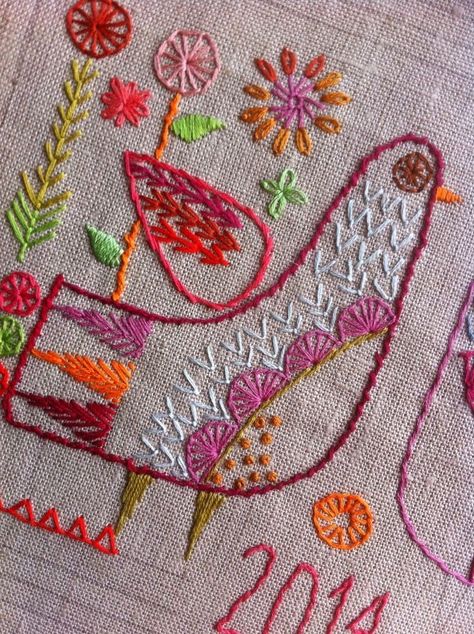 Embroidery Sampler, Embroidered Bird, Bird Embroidery, Folk Embroidery, Hand Embroidery Stitches, Hand Embroidery Patterns, Embroidery Inspiration, Embroidery Tutorials, Hand Embroidery Designs