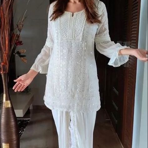 2 Piece Lucknowi kurti & Dhoti Pant Set Lucknowi Kurti Designs, Lucknowi Kurti, Panjabi Suit, Lucknowi Kurta, Kurti Style, Dhoti Pants, Hacks Clothes, Normal Clothes, Designer Dresses Casual