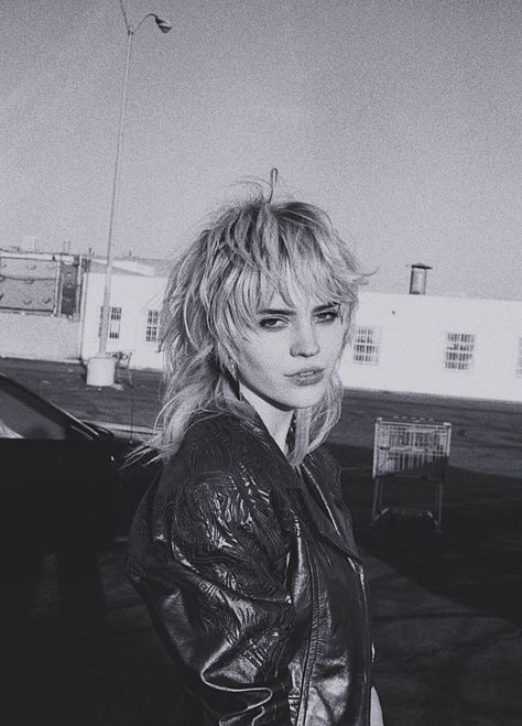 Punk Haircut, Sophie Thatcher, Rock Hairstyles, Mullet Haircut, Punk Hair, Mullet Hairstyle, Cut My Hair, Dream Hair, Grunge Hair