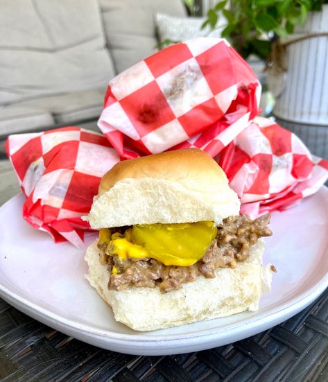 Krystal Burgers, Krystal Burger, Onion Soup Mix Recipe, Porch Party, Types Of Sandwiches, Onion Soup Recipes, Tailgating Recipes, Hawaiian Rolls, Slider Recipes