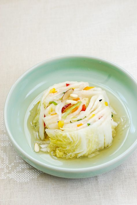 White Kimchi Recipe, White Kimchi, Korean Bapsang, Korean Side Dishes, Kimchi Recipe, Korean Cooking, Kim Chi, K Food, Korean Dishes